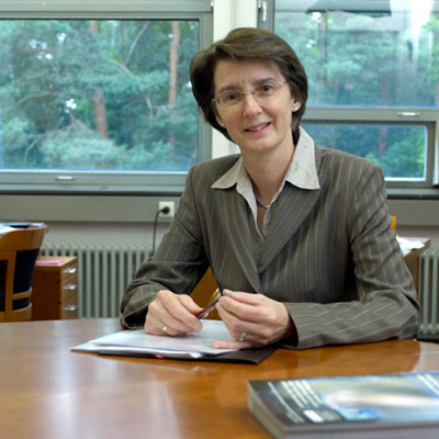 Zum Artikel "Podcast mit Astrophysikerin Gisela Anton"