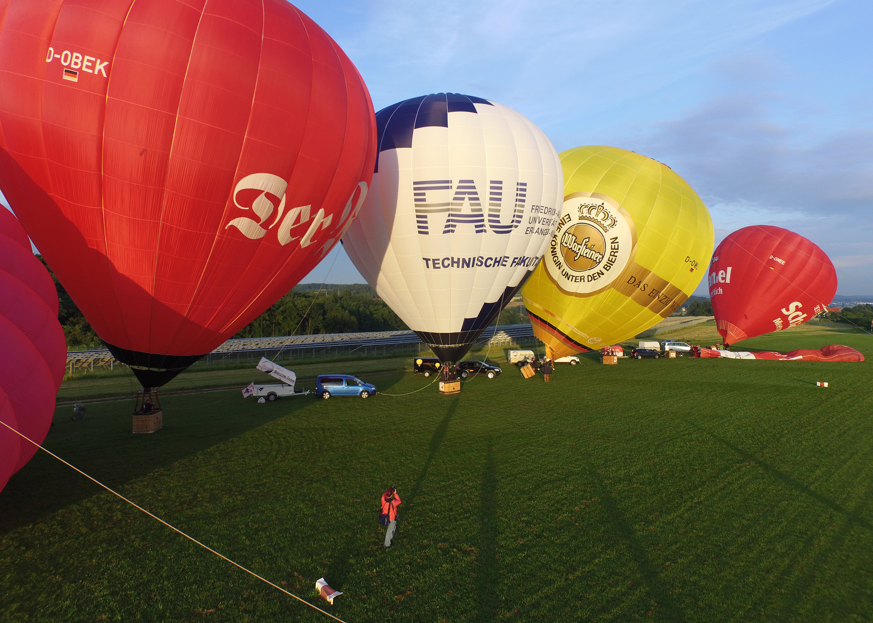 Zum 50. Geburtstag hat die TechFak der FAU einen Ballon gesponsert bekommen. Tauffahrt war am 2. Juli 2016 in Begleitung weiterer Ballons in der Fränkischen Schweiz. (Bild: FAU/Kurt Fuchs)