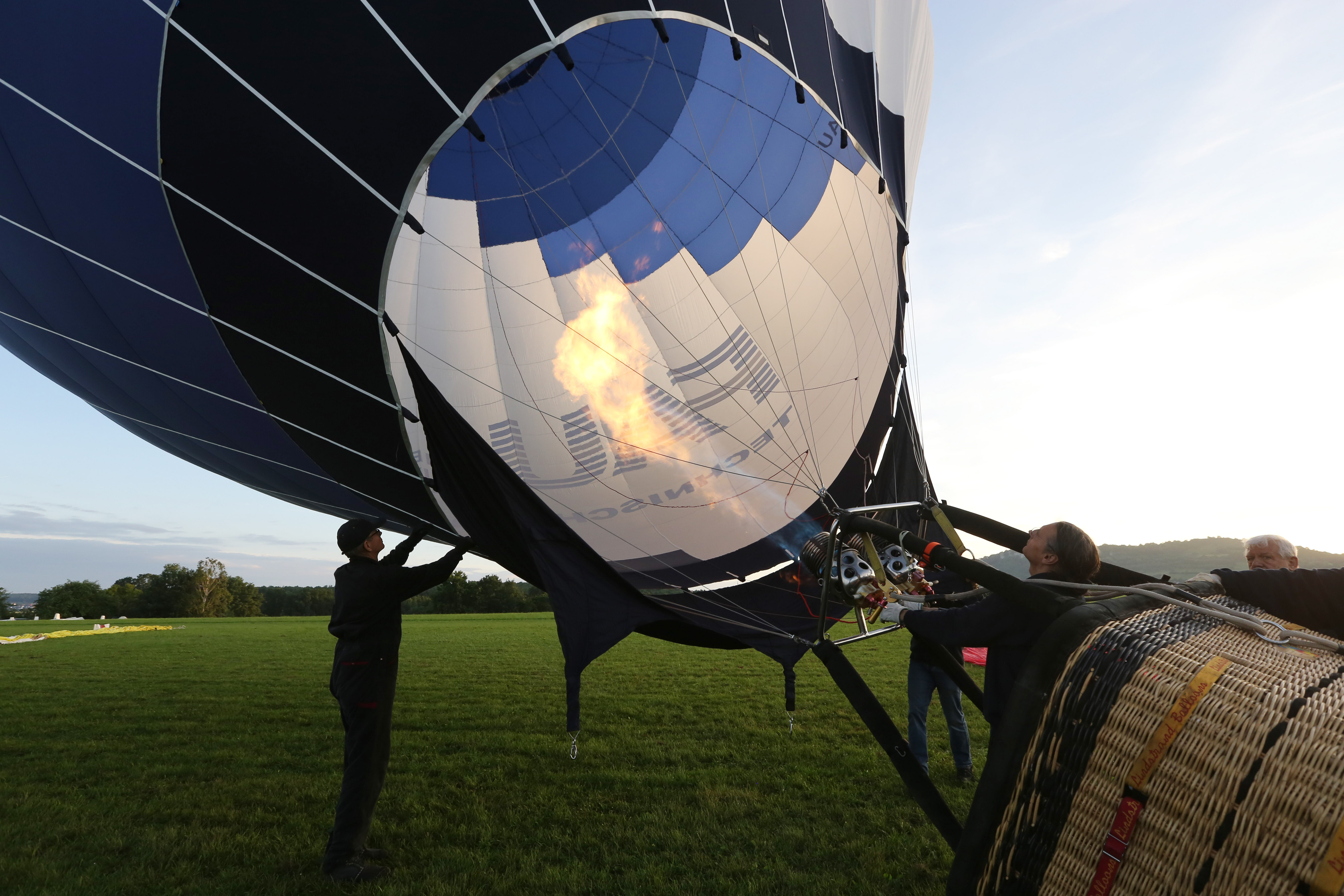 Zum 50. Geburtstag hat die TechFak der FAU einen Ballon gesponsert bekommen. Tauffahrt war am 2. Juli 2016 in Begleitung weiterer Ballons in der Fränkischen Schweiz. (Bild: FAU/Susanne Langer))