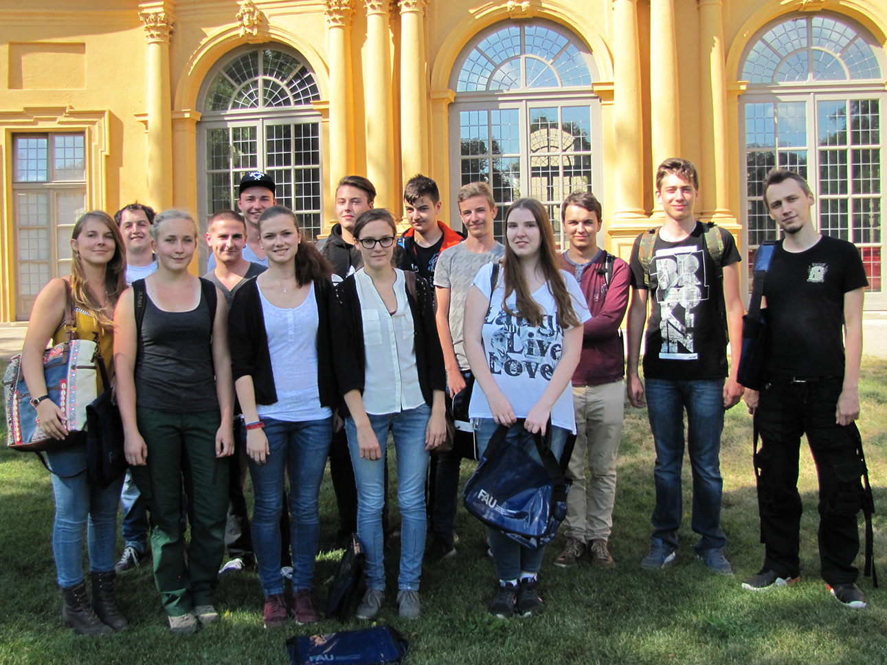 Zum Artikel "Neue Auszubildende an der FAU"