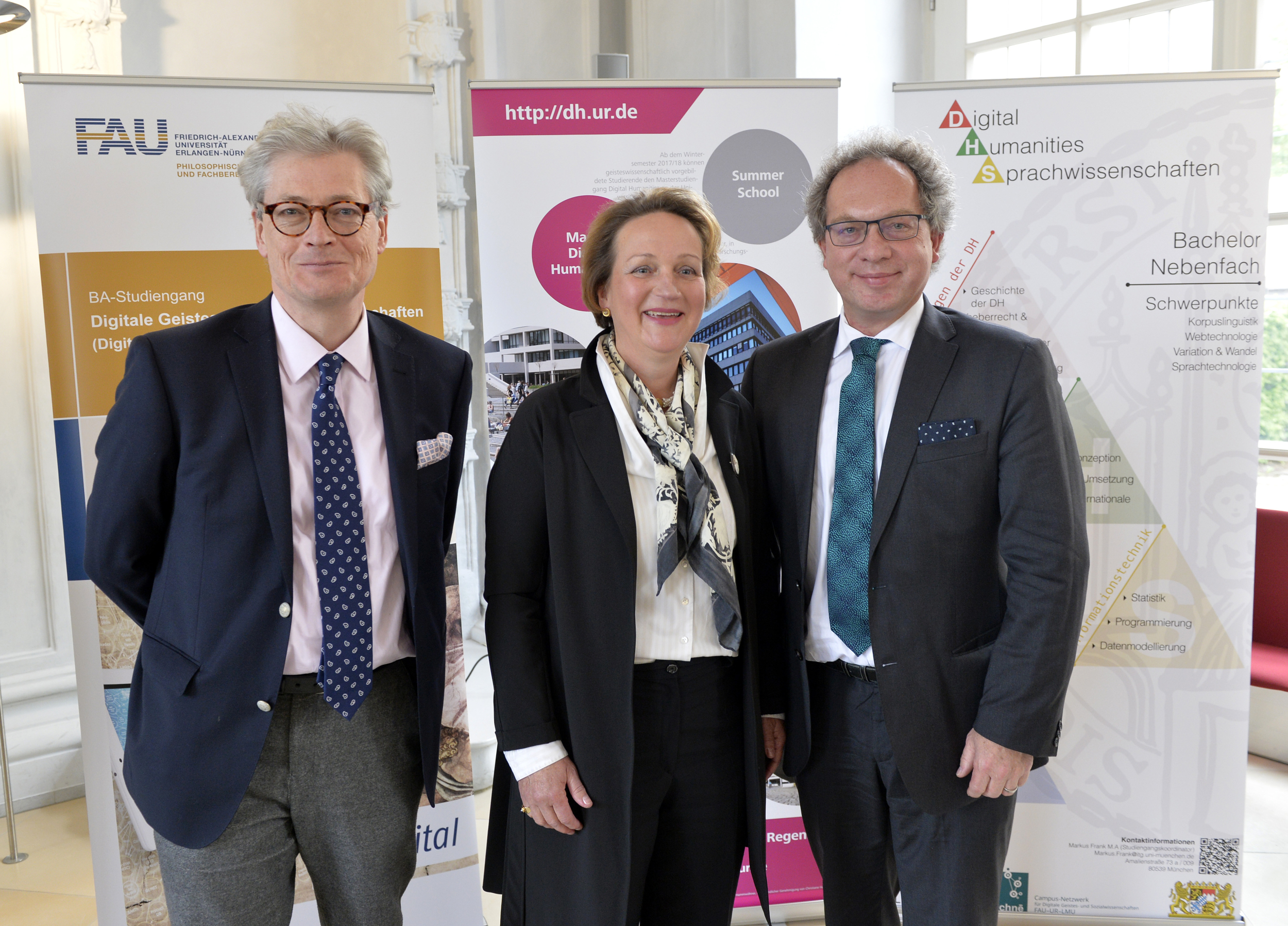Die Projektpartner Prof. Dr. Florian Mehltretter (LMU), Prof. Dr. Heidrun Stein-Kecks (FAU), und Prof. Dr. Christian Wolff (UR). (Foto: FAU/Harald Sippel)
