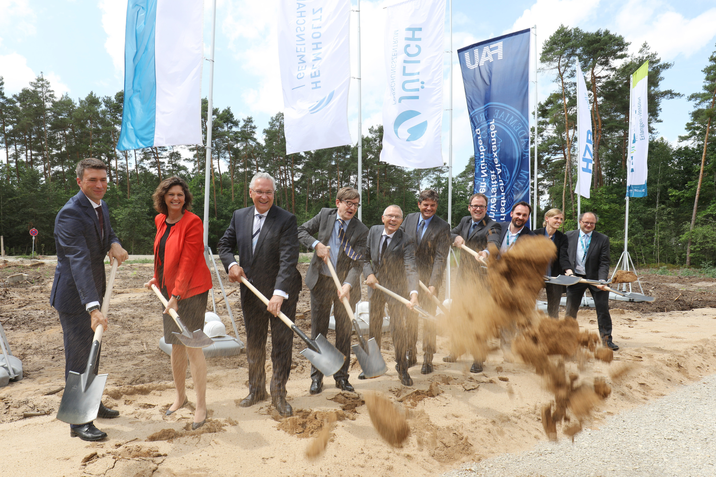 Zum Artikel "Spatenstich für das neue Helmholtz-Institut zur Erforschung erneuerbarer Energien"
