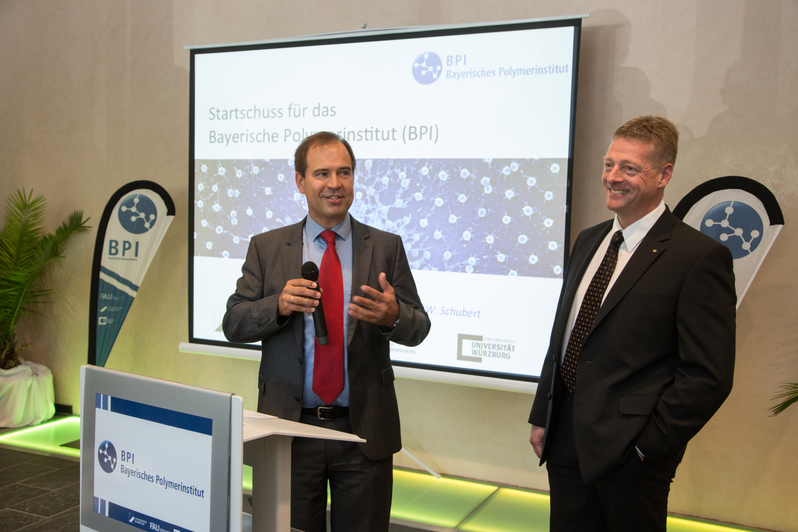 Zum Artikel "Eröffnung des Bayerischen Polymerinstituts in Fürth"