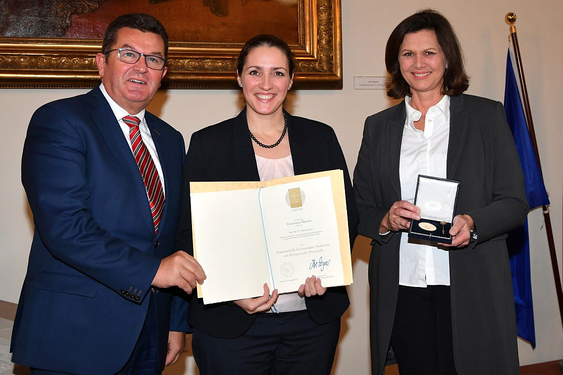 Zum Artikel "Engagement für Versicherungswirtschaft geehrt"