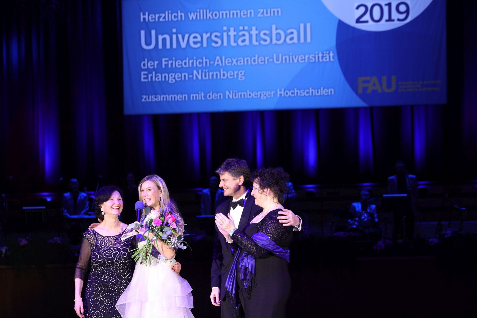 Zum Artikel "Der Universitätsball in Bildern"