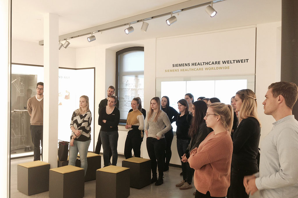 Zum Artikel "Ein Rundumblick in die Theorie und Praxis des Gesundheitswesens"