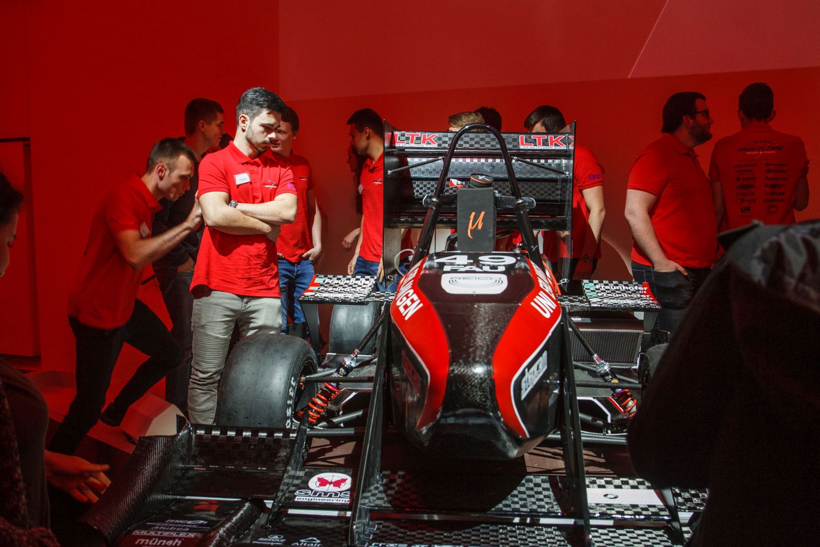 Zum Artikel "FAU-Studierende präsentieren neue Rennwagen"