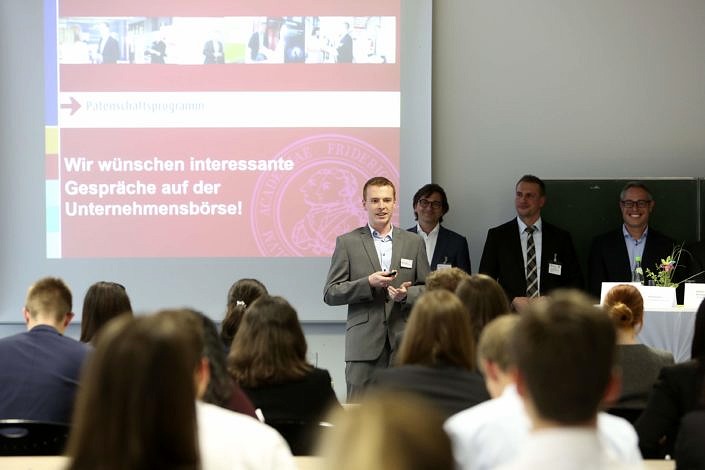 Zum Artikel "Die Extraportion Praxis für Studierende"