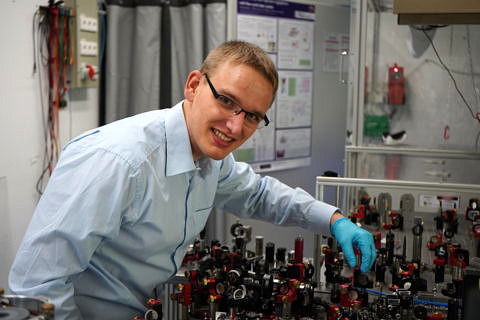Zum Artikel "Physikstudent erhält Auszeichnung für seine Masterarbeit"