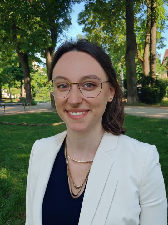 Porträtfoto von Anna-Maria Carl.