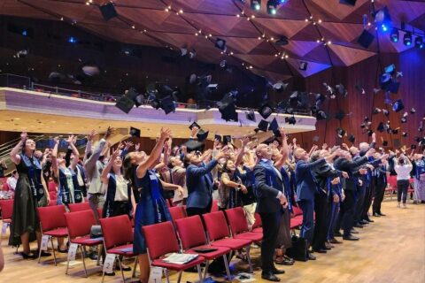 Zum Artikel "Promovierende feiern mit Jubilierenden"