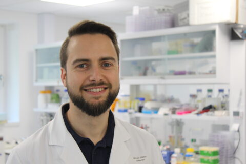 Im Bild FAU-Forscher Dr. Michael Rückert .