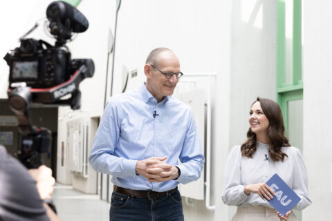 Alumni-Interview mit Dr. Bernd Montag an der Naturwissenschaftichen Fakultät der FAU, Juli 2024 (Bild: G. Iannicelli)