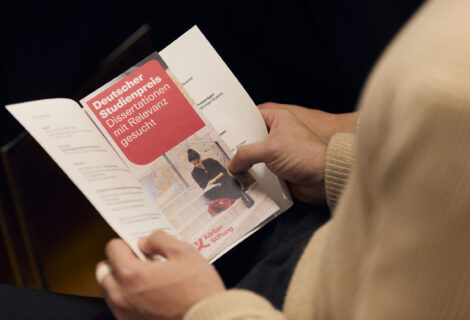 Zum Artikel "Laserimpulse für Computer, Big-Tech und die Energiewende"