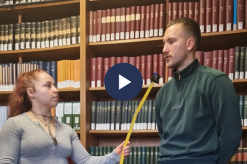 Zum Artikel "Video: Wie zieht man 700.000 Bücher um? Student Anselm hat die Antwort!"