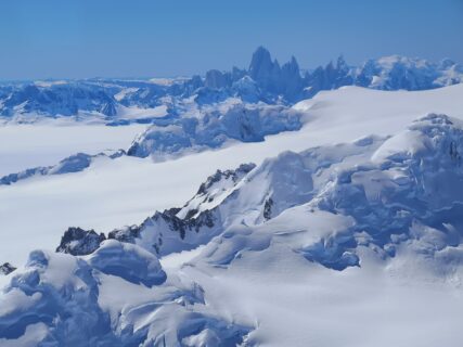 Blick über das südliche patagonische Inlandeis vom Volcan Lautaro zu Fitz Roy unfdCerro Torre, Patagonien. (Foto: M. Braun)