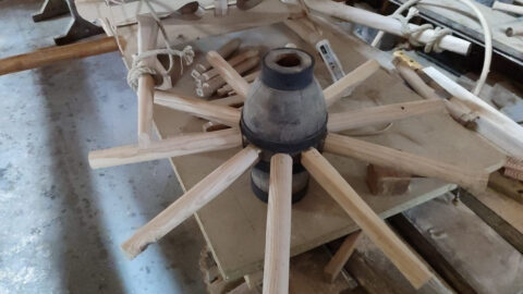 Speichen aus Esche und eiserne Radnabe. (Bild: Boris Dreyer)