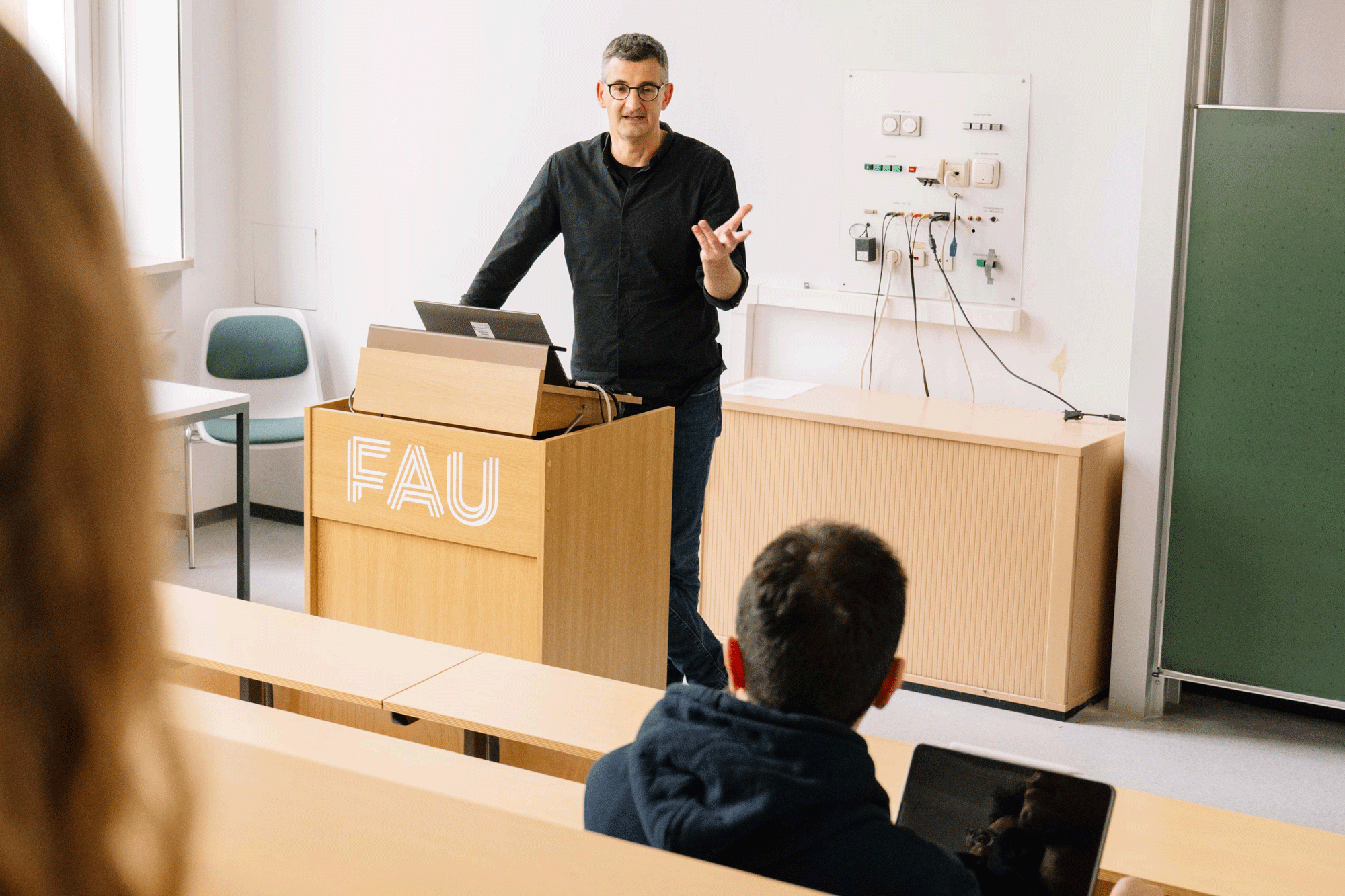Zur Seite: FAU Kompetenzzentren