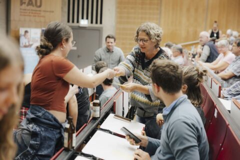 #FAUwissenwollen: Science-Slam Bier, Liebe etc. – wo die Forschung hinfällt. Bild: Giulia Iannicelli