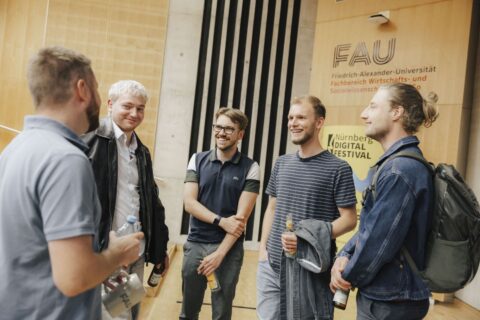 #FAUwissenwollen: Science-Slam Bier, Liebe etc. – wo die Forschung hinfällt. Bild: Giulia Iannicelli