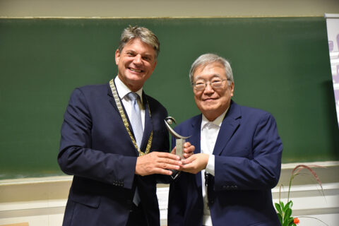 Der Gastredner des Abends, Prof. James G. Fujimoto (r.), mit dem Präsidenten der FAU, Prof. Hornegger. (Bild: FAU/Boris Mijat)