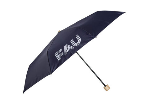 Blauer Schirm mit FAU-Logo
