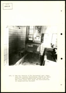 Das Bad einer Station für 42 Patienten war zwei Jahre vor der Inspektion gestrichen worden. Dabei waren die veralteten Rohrleitungen jedoch nicht erneuert worden.