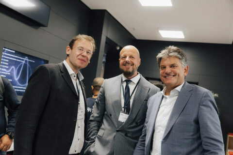 v. l.: Prof. Dr. Andreas Maier, Lehrstuhlinhaber Mustererkennung, Dr. Christian Brosch, Leitung Department Informatik, Prof. Dr. Joachim Hornegger, Präsident der FAU. (Bild: FAU/Giulia Iannicelli)