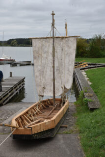 Taufe und Wasserung der Prahm am Seezentrum Schlungenhof/Altmühlsee. (Bild: FAU/Boris Mijat)