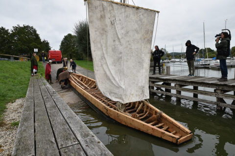 Taufe und Wasserung der Prahm am Seezentrum Altmühlsee. (Bild: FAU/Boris Mijat)