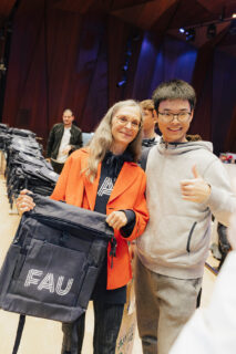 Erstsemesterbegrüßung 2025 in der Heinrich-Lades-Halle. (Bild: FAU/Giulia Iannicelli)