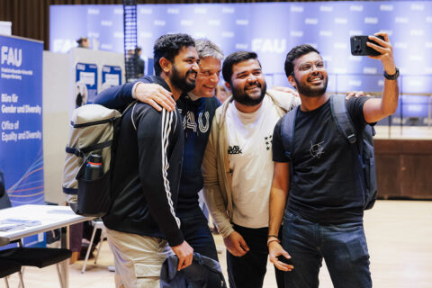 Erstsemesterbegrüßung 2025 in der Heinrich-Lades-Halle. (Bild: FAU/Giulia Iannicelli)