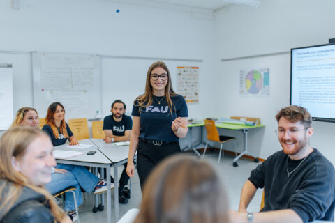 Zum Artikel "Lehramtsstudium neu gedacht – Theorie und Praxis von Anfang an verknüpft"